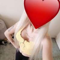 Çok şık ve zarif bir hanımefendi Çiğdem