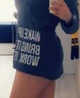 Traşlı bedeni olan seksi bayan Nermin