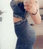 Traşlı bedeni olan seksi bayan Nermin